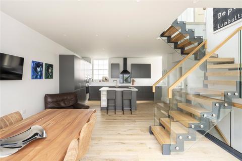 47 Bathurst Mews, London, W2 2SB