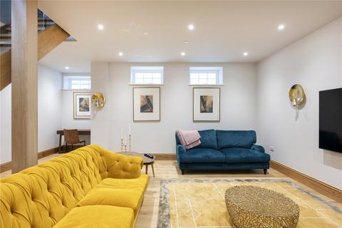 47 Bathurst Mews, London, W2 2SB