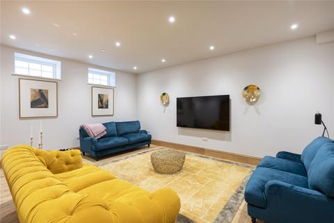 47 Bathurst Mews, London, W2 2SB