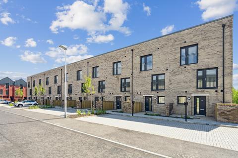 3 bedroom townhouse to rent, Maltings Wynd, Dundashill, Glasgow, G4 9BF