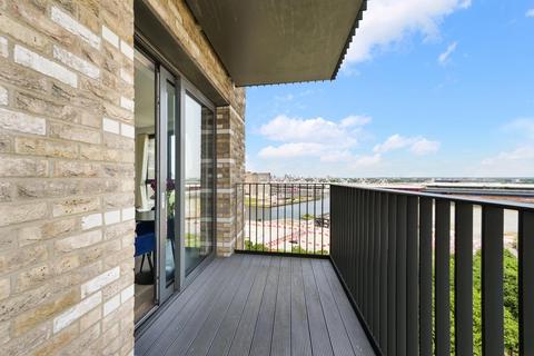 1 bedroom apartment for sale, Kingfisher Heights, London, E16