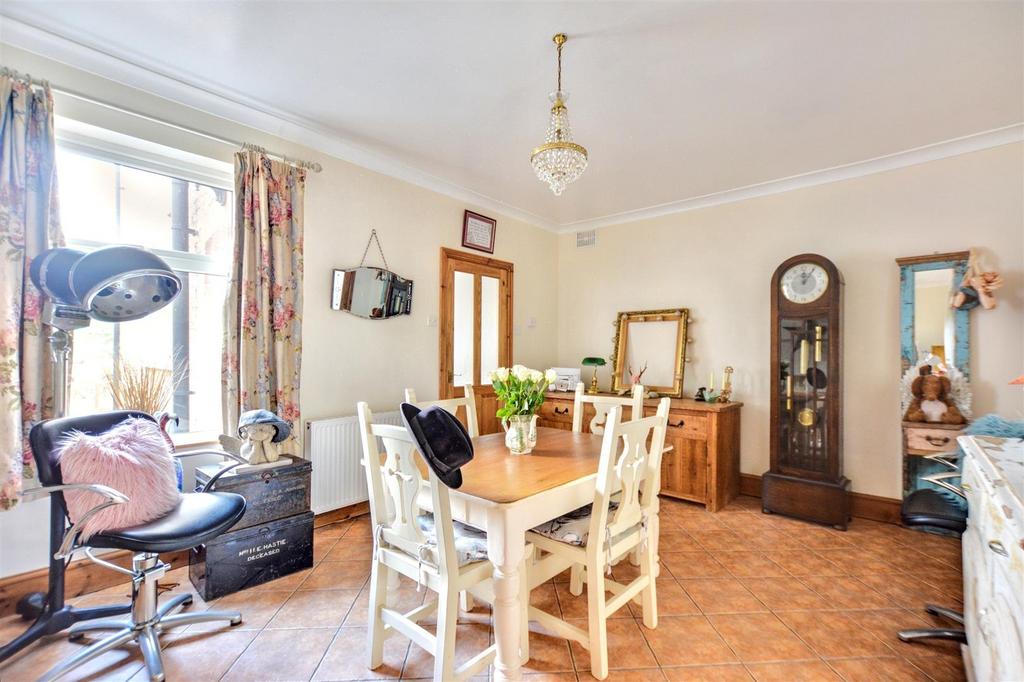 Dining Room 2.jpeg