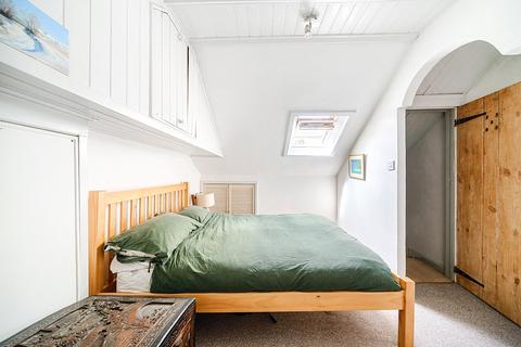 2 bedroom terraced house for sale, Guildford Road, Farnham, GU9