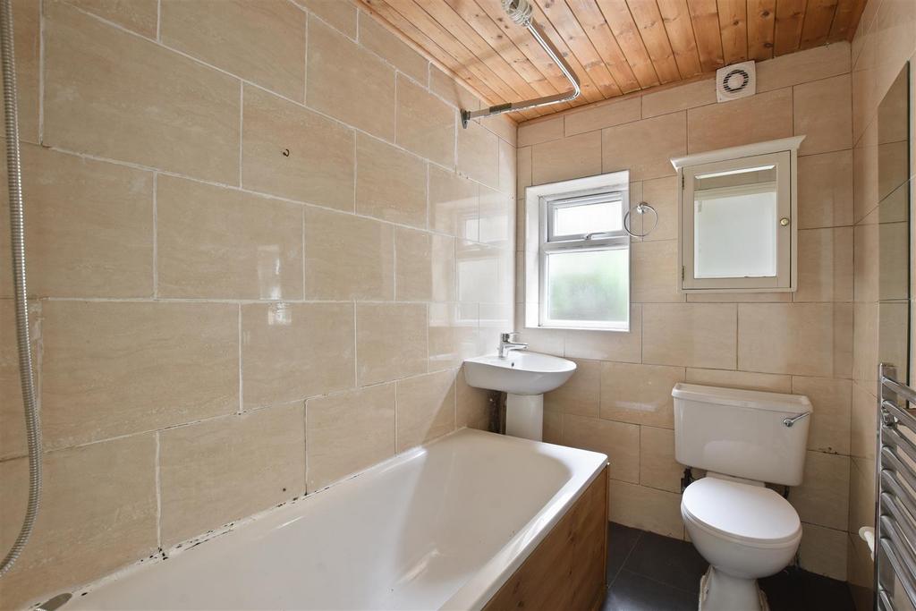 01-cd33 GCWT - GFF 121 Purves Road - Bathroom -Orig