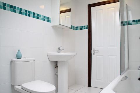 3 bedroom flat to rent, Flat 5, 30 Clarendon Road, LS2 9NZ