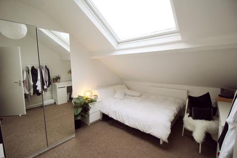 3 bedroom flat to rent, Flat 5, 30 Clarendon Road, LS2 9NZ