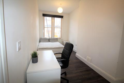 Flat 4, 30 Clarendon Road, LS2 9NZ