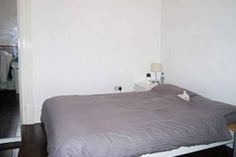 Flat 2, 30 Clarendon Road, LS2 9NZ
