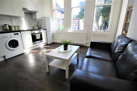 1 bedroom flat to rent, Flat 1, 30 Clarendon Road, LS2 9NZ