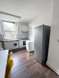 2 bedroom flat to rent, Top Flat, 3 Winstanley Terrace, LS6 1DS