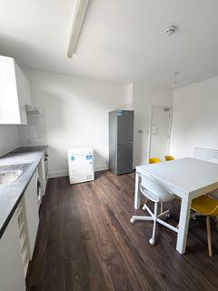 2 bedroom flat to rent, Top Flat, 3 Winstanley Terrace, LS6 1DS