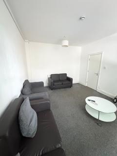 2 bedroom flat to rent, Top Flat, 3 Winstanley Terrace, LS6 1DS