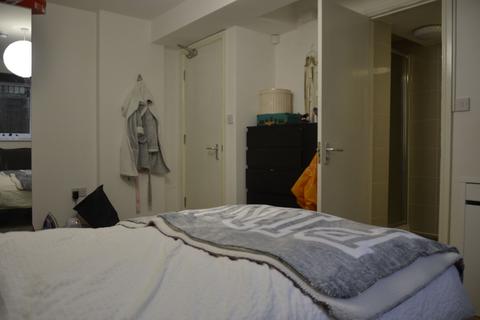 3 bedroom flat to rent, Ground Flat, 3 Winstanley Terrace, LS6 1DS
