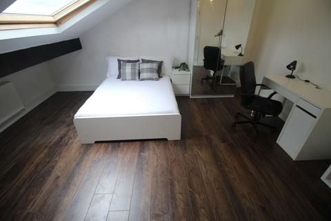 5 bedroom flat to rent, Top Flat, 27 Kelso Road, LS2 9PR