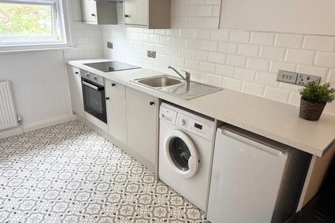 Studio to rent, Flat 6, 26 Kelso Road, LS2 9PR