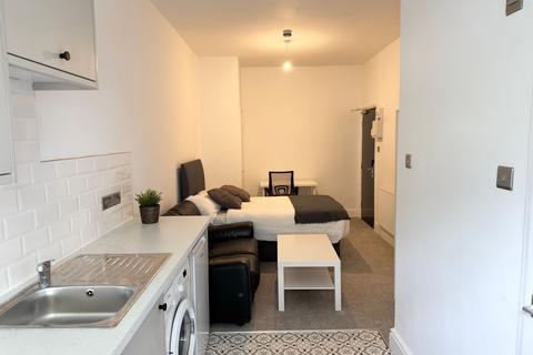 Studio to rent, Flat 6, 26 Kelso Road, LS2 9PR