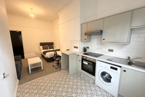 Studio to rent, Flat 3, 26 Kelso Road, LS2 9PR