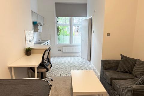 Studio to rent, Flat 3, 26 Kelso Road, LS2 9PR