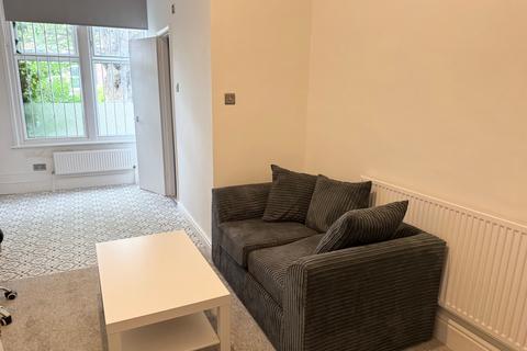 Studio to rent, Flat 3, 26 Kelso Road, LS2 9PR