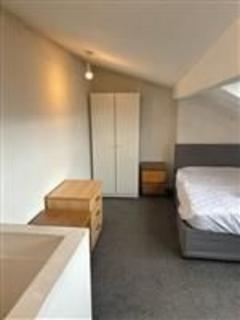 2 bedroom house to rent, 25 Harold Mount, LS6 1PW