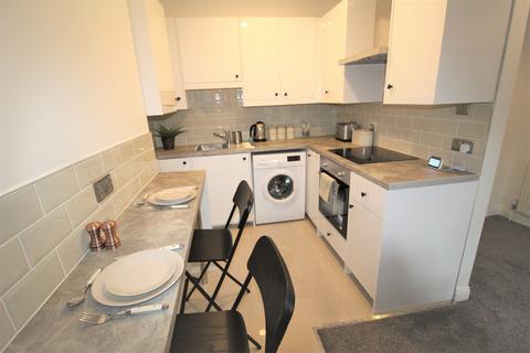 2 bedroom flat to rent, Flat 3, 25 Clarendon Place, LS2 9JY
