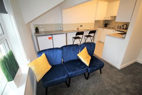 2 bedroom flat to rent, Flat 3, 25 Clarendon Place, LS2 9JY
