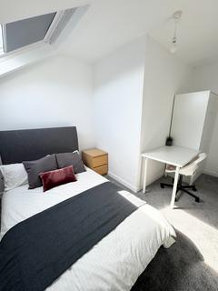 2 bedroom flat to rent, Flat 5, 24 Kelso Road, LS2 9PR