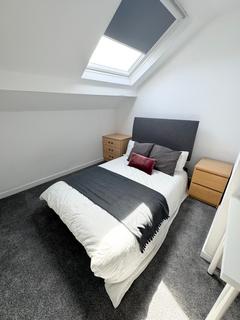2 bedroom flat to rent, Flat 5, 24 Kelso Road, LS2 9PR