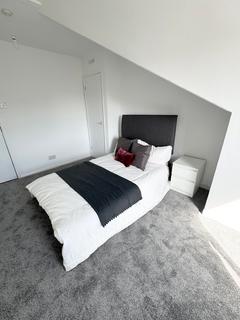 2 bedroom flat to rent, Flat 5, 24 Kelso Road, LS2 9PR