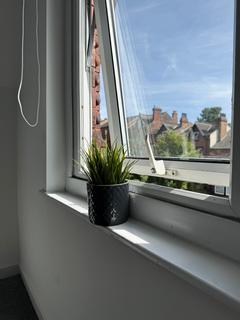 2 bedroom flat to rent, Flat 5, 24 Kelso Road, LS2 9PR
