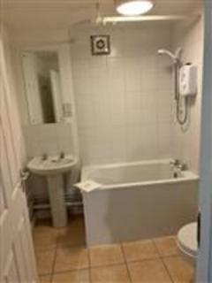 undefined, Flat 3, 221 Woodhouse Street, LS6 2UZ