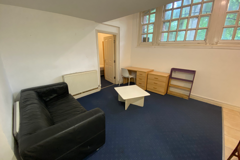 Flat 16, 221 Woodhouse Street, LS6 2UZ