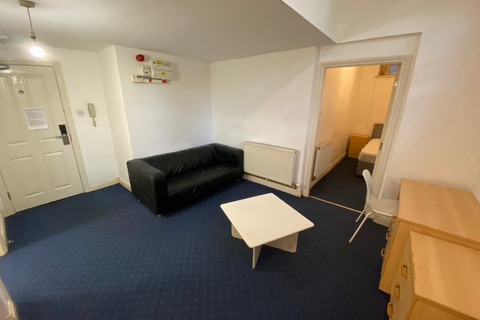 1 bedroom flat to rent, Flat 16, 221 Woodhouse Street, LS6 2UZ