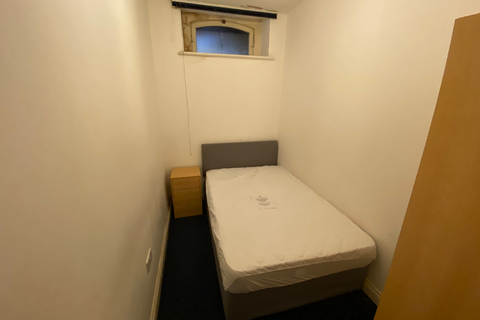 1 bedroom flat to rent, Flat 16, 221 Woodhouse Street, LS6 2UZ