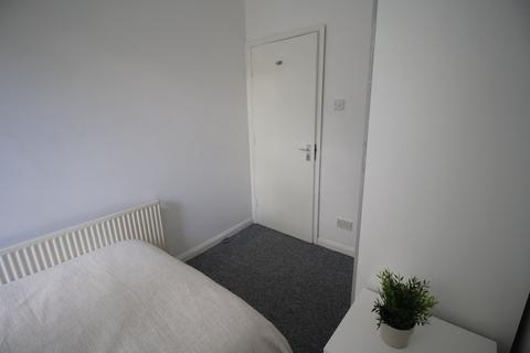 2 bedroom flat to rent, Flat 5, 158 Woodsley Road, LS2 9LZ