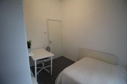 Flat 5, 158 Woodsley Road, LS2 9LZ