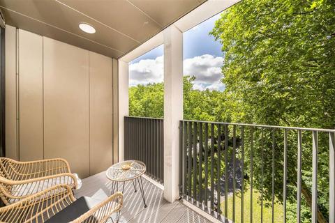 2 bedroom flat for sale, Cambridge Heath Road, London E2