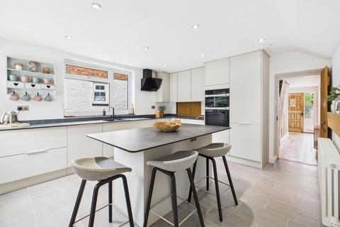 12 Cattle End, Silverstone, Towcester, NN12 8UX