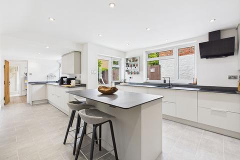 12 Cattle End, Silverstone, Towcester, NN12 8UX