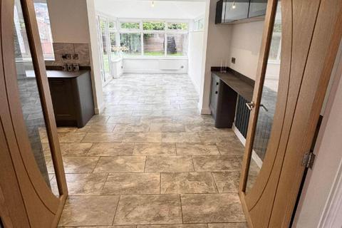 4 bedroom semi-detached house to rent, Stromness Close, Warrington WA2