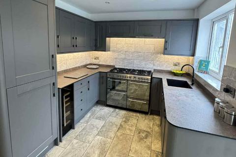 4 bedroom semi-detached house to rent, Stromness Close, Warrington WA2