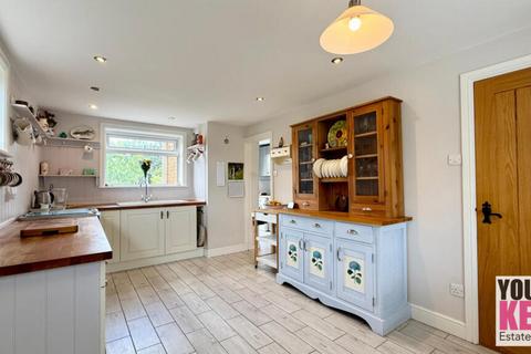 3 bedroom semi-detached house for sale, Canterbury Road, Etchinghill, Folkestone, Kent CT18 8BS