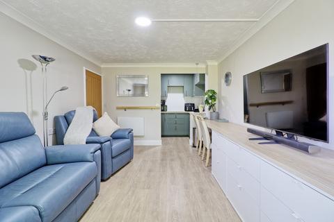 1 bedroom apartment for sale, Fentiman Way, Hornchurch, RM11