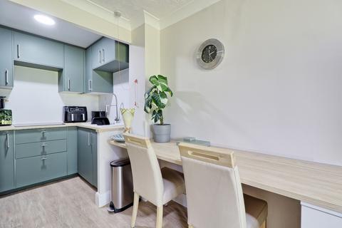 1 bedroom apartment for sale, Fentiman Way, Hornchurch, RM11