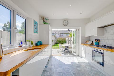 11 Alexandra Road, Leigh-on-sea, SS9 1QD