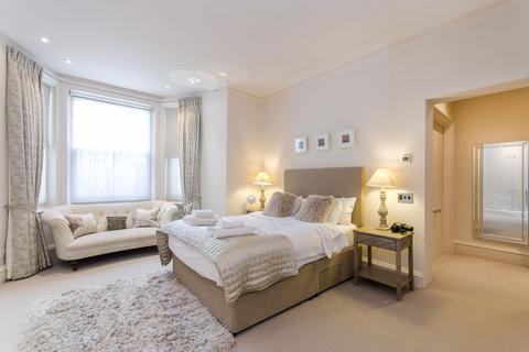 3 bedroom flat for sale, Redcliffe Square, Chelsea, London, SW10