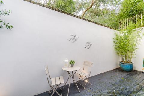 3 bedroom flat for sale, Redcliffe Square, Chelsea, London, SW10