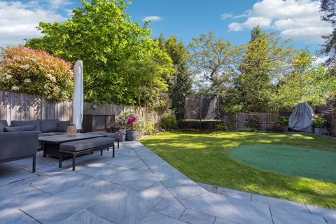 24 Murray Crescent, Pinner, HA5 3QE