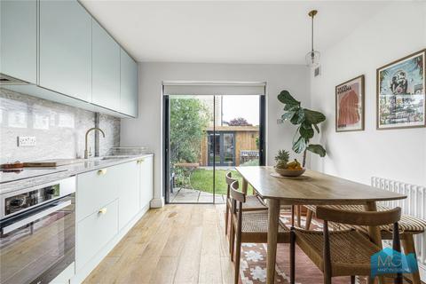 2 bedroom maisonette for sale, Myddleton Road, London, N22