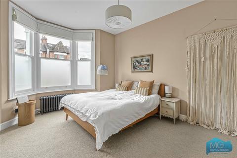2 bedroom maisonette for sale, Myddleton Road, London, N22